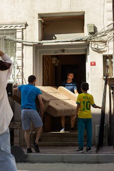 【好评中国】期待“春天的盛会”将民生幸福的旋律奏得更动人