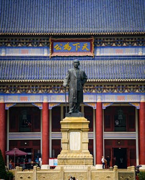  从光鲜表象到内心坚守；实践唤醒职业的真实脉动。 教育招生