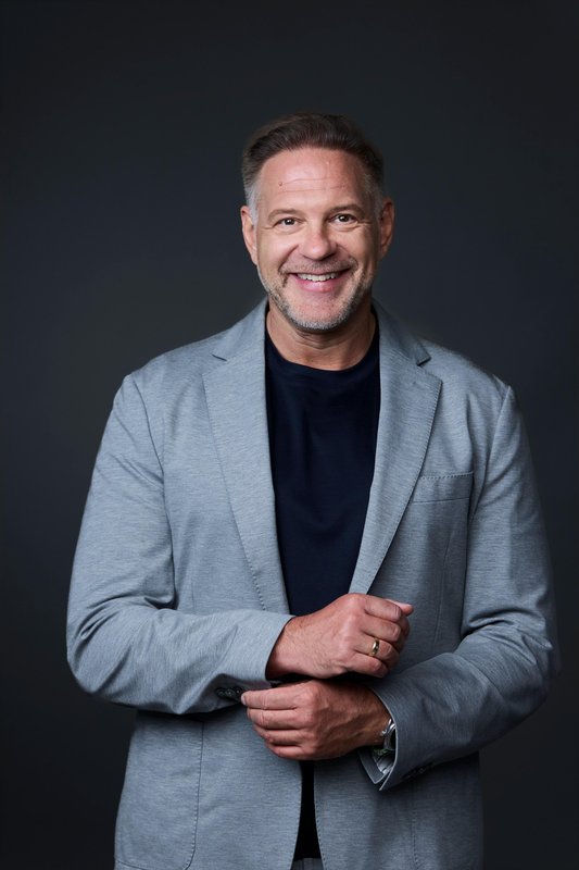  豪华品牌中国战略再升级；高层人事变动频现；纯电产品加速布局。 汽车科技