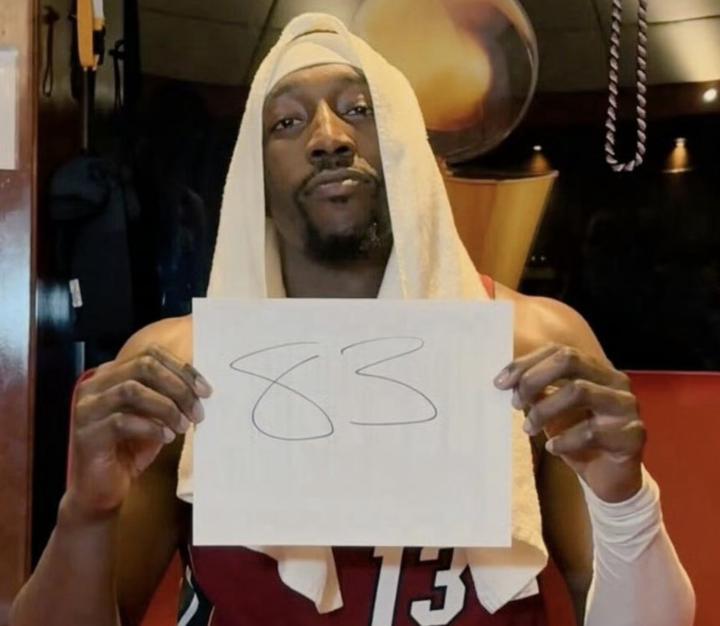  出于对传奇的敬意，阿德巴约本该在81分时退场；然而热火选择了继续追逐更高纪录。 体育新闻 出于对传奇的敬意，阿德巴约本该在81分时退场；然而热火选择了继续追逐更高纪录。 体育新闻