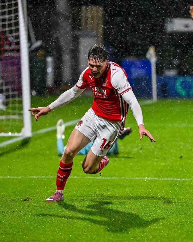  曼联续约潮背后：是深谋远虑还是病急乱投医？ 体育新闻 曼联续约潮背后：是深谋远虑还是病急乱投医？ 体育新闻