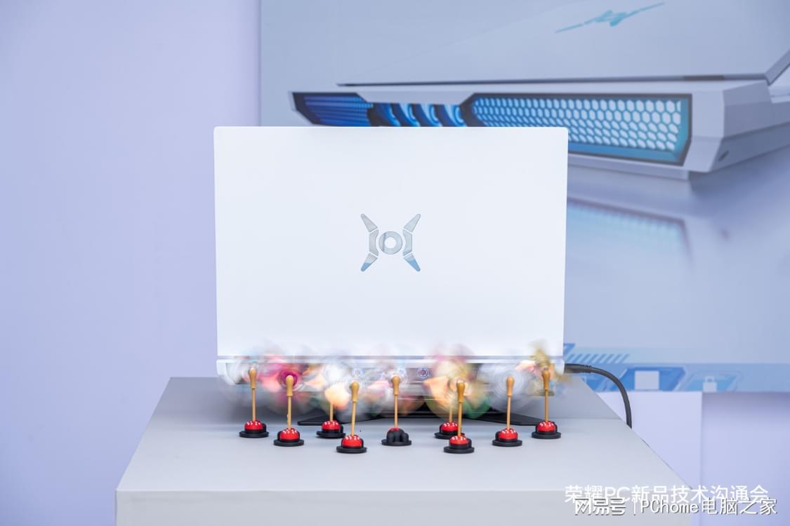  【深度解析】荣耀WIN游戏本散热架构：从「东风尾喷」到270W性能释放的技术跃迁 IT技术 【深度解析】荣耀WIN游戏本散热架构：从「东风尾喷」到270W性能释放的技术跃迁 IT技术 【深度解析】荣耀WIN游戏本散热架构：从「东风尾喷」到270W性能释放的技术跃迁 IT技术