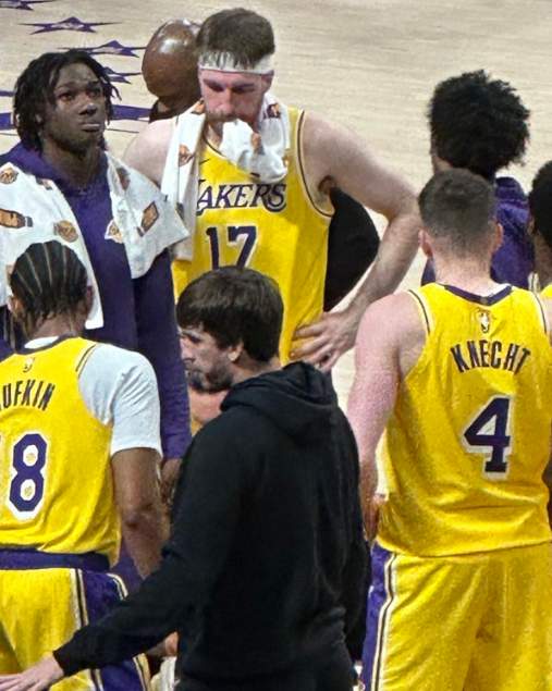  【深度复盘】湖人体系崩塌全记录：从冠军竞争者到战术废墟的数据切片 体育新闻 【深度复盘】湖人体系崩塌全记录：从冠军竞争者到战术废墟的数据切片 体育新闻