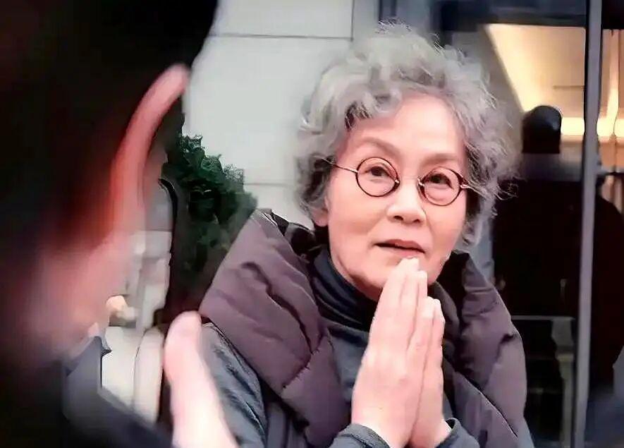  职业女性的人生岔路：潘虹案例中的决策困局与代价深度解析 娱乐新闻