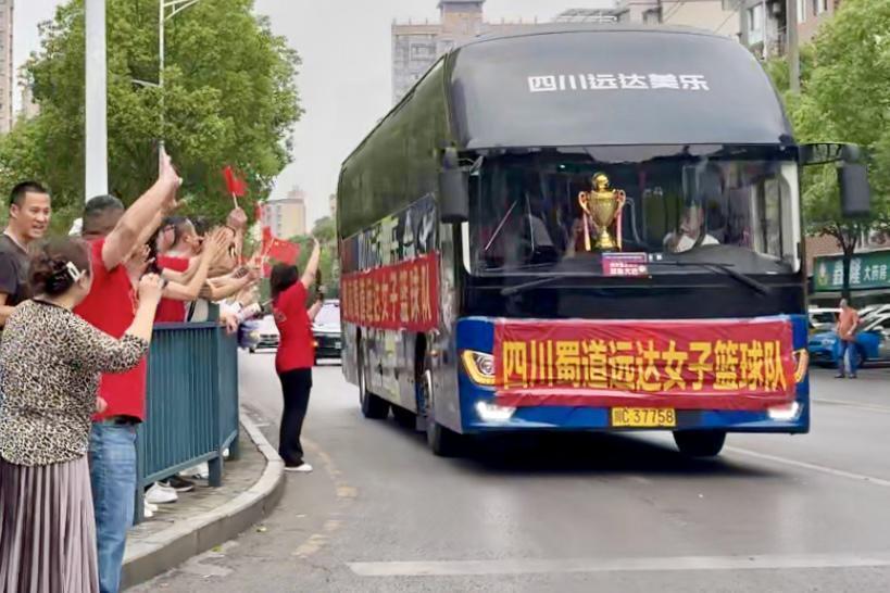  战术重构与极限应变：迪萨尔解密四川女篮逆转夺冠的技术内核 体育新闻